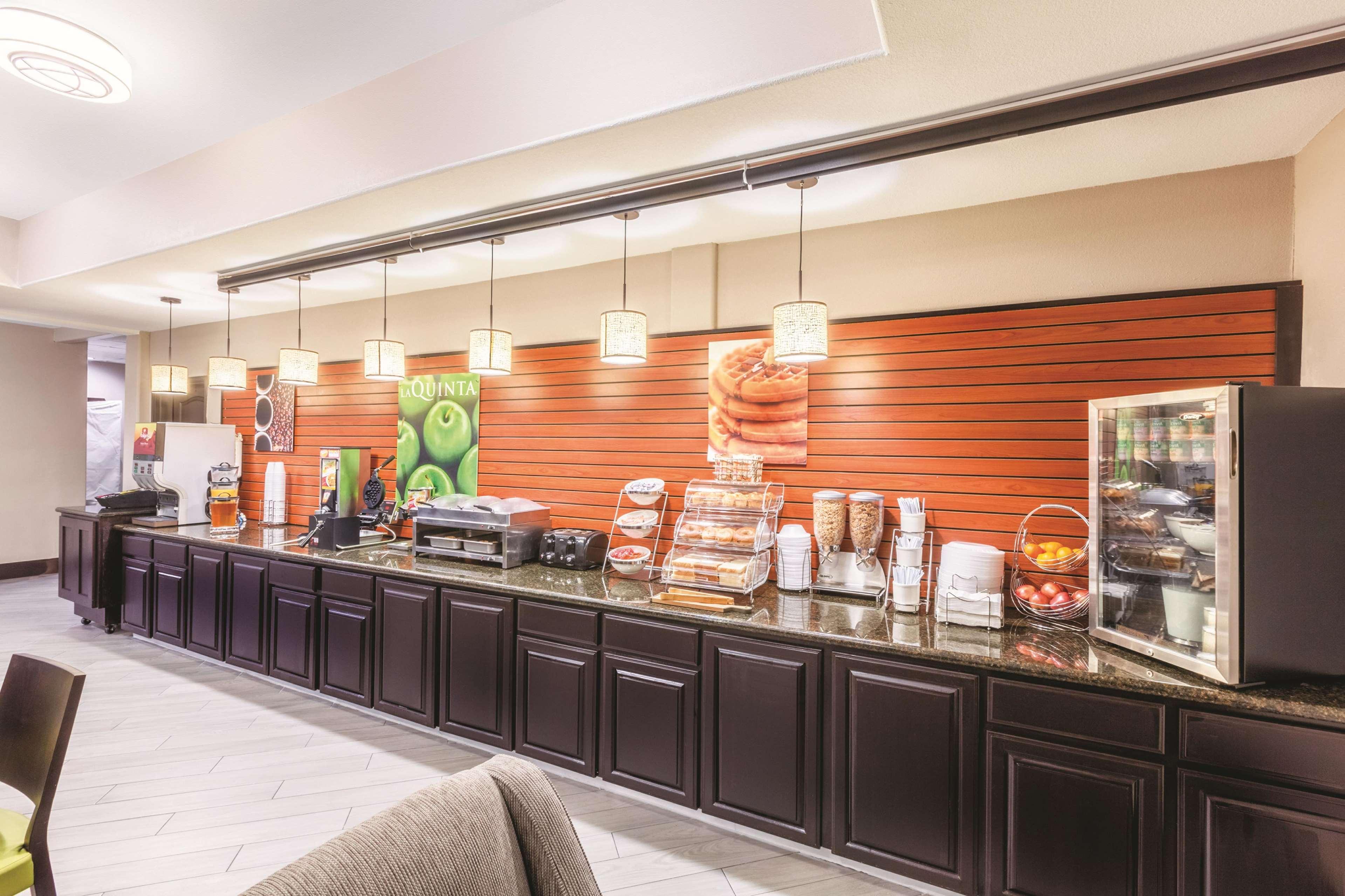 La Quinta By Wyndham Houston Iah Bush Intl Airport E Hotell Humble Exteriör bild