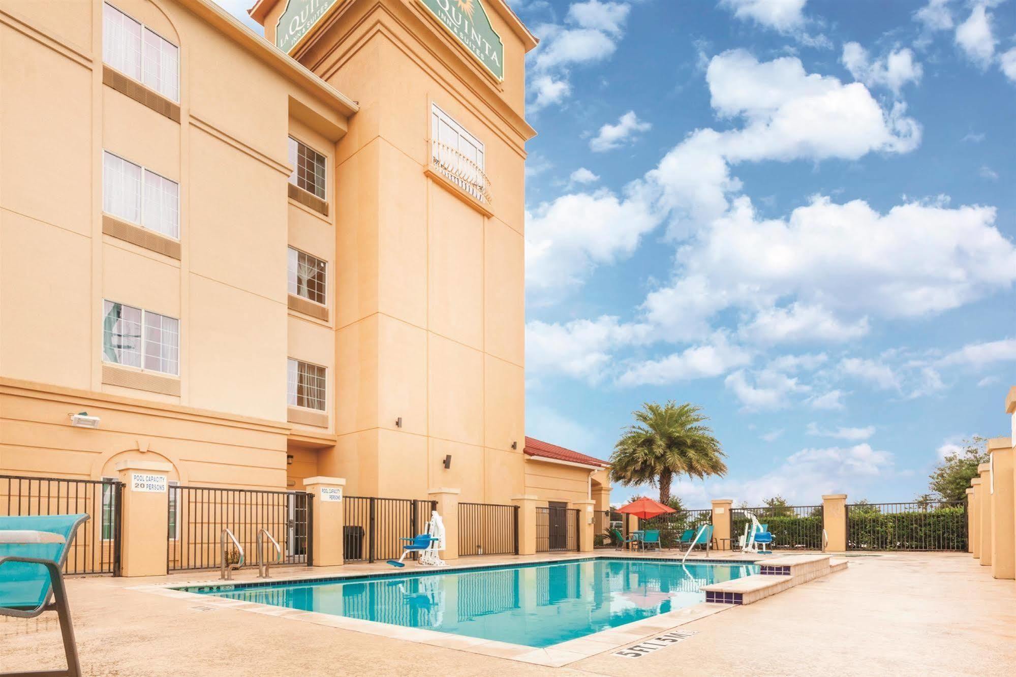 La Quinta By Wyndham Houston Iah Bush Intl Airport E Hotell Humble Exteriör bild